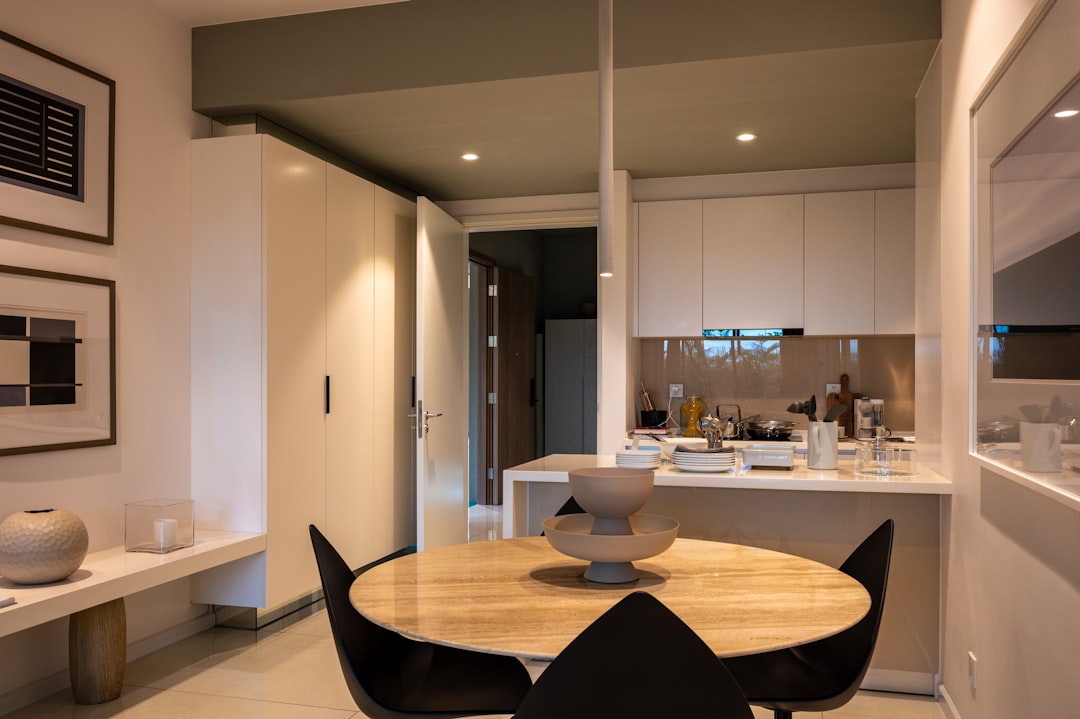 Renters Insurance Plano TX – Protecting Your Belongings with a Local Independent Agent 8 white ceramic sink near brown wooden table